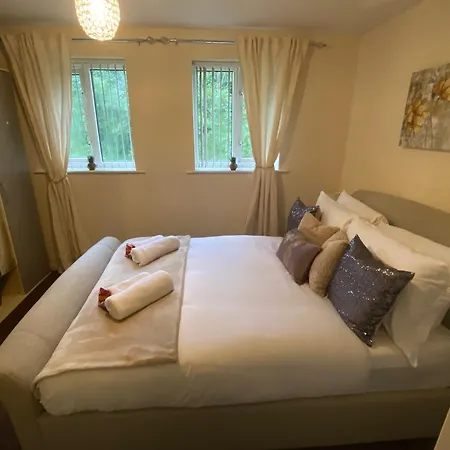 Lovely 2 Dbl Bed Apartment Near Heaton Park And North Manchester Hospital With Parking Экстерьер фото