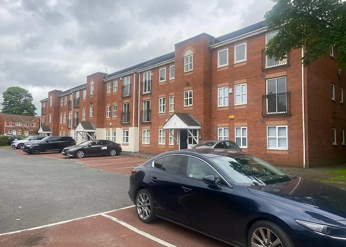 Lovely 2 Dbl Bed Apartment Near Heaton Park And North Manchester Hospital With Parking