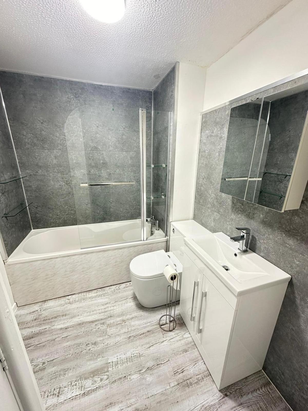 Lovely 2 Dbl Bed Near Heaton Park And North Hospital With Parking * Manchester